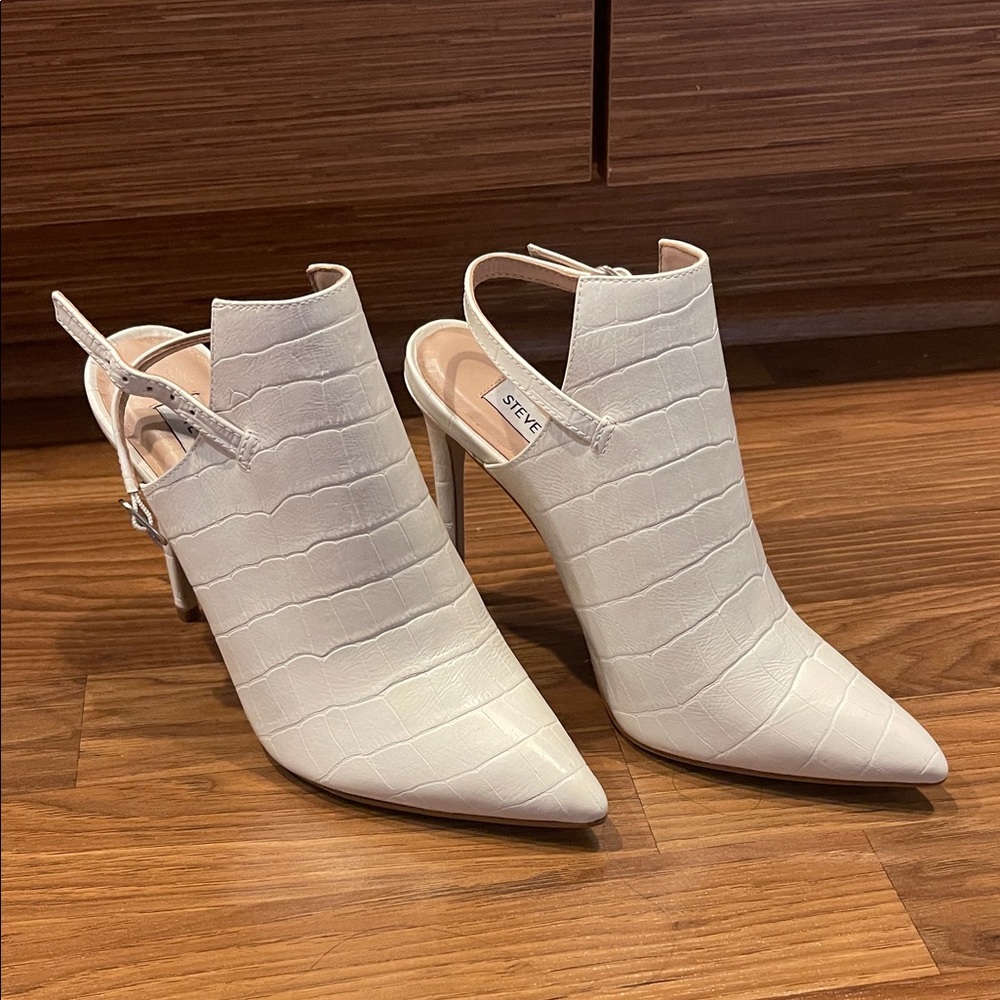 White faux crocodile Steve Madden heels size 6 NWOB
